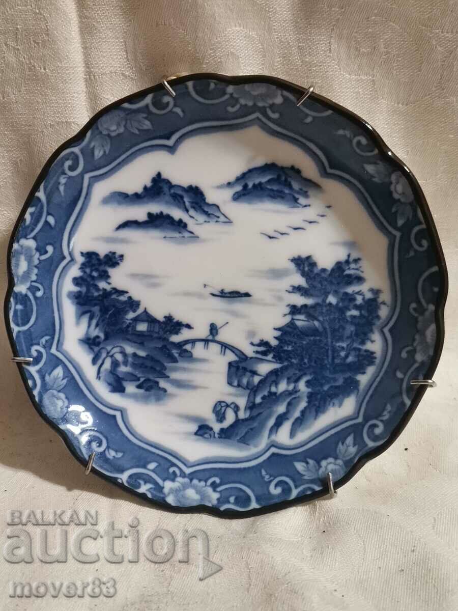 Souvenir plate. Porcelain