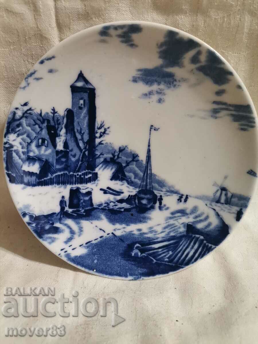 Souvenir plate. Porcelain. Delft