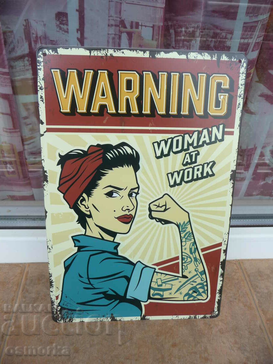 Μεταλλική πινακίδα Διάφορα Προσοχή γυναίκα εργαζόμενη μαμά τατουάζ
