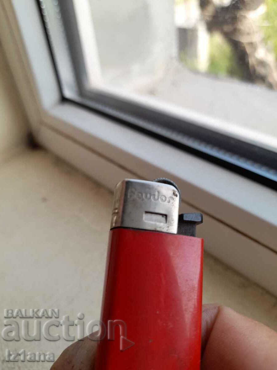 Old Feudor lighter with price 12.00 BGN | € 6.14 Old Feudor lighter with price 12.00 BGN | € 6.14