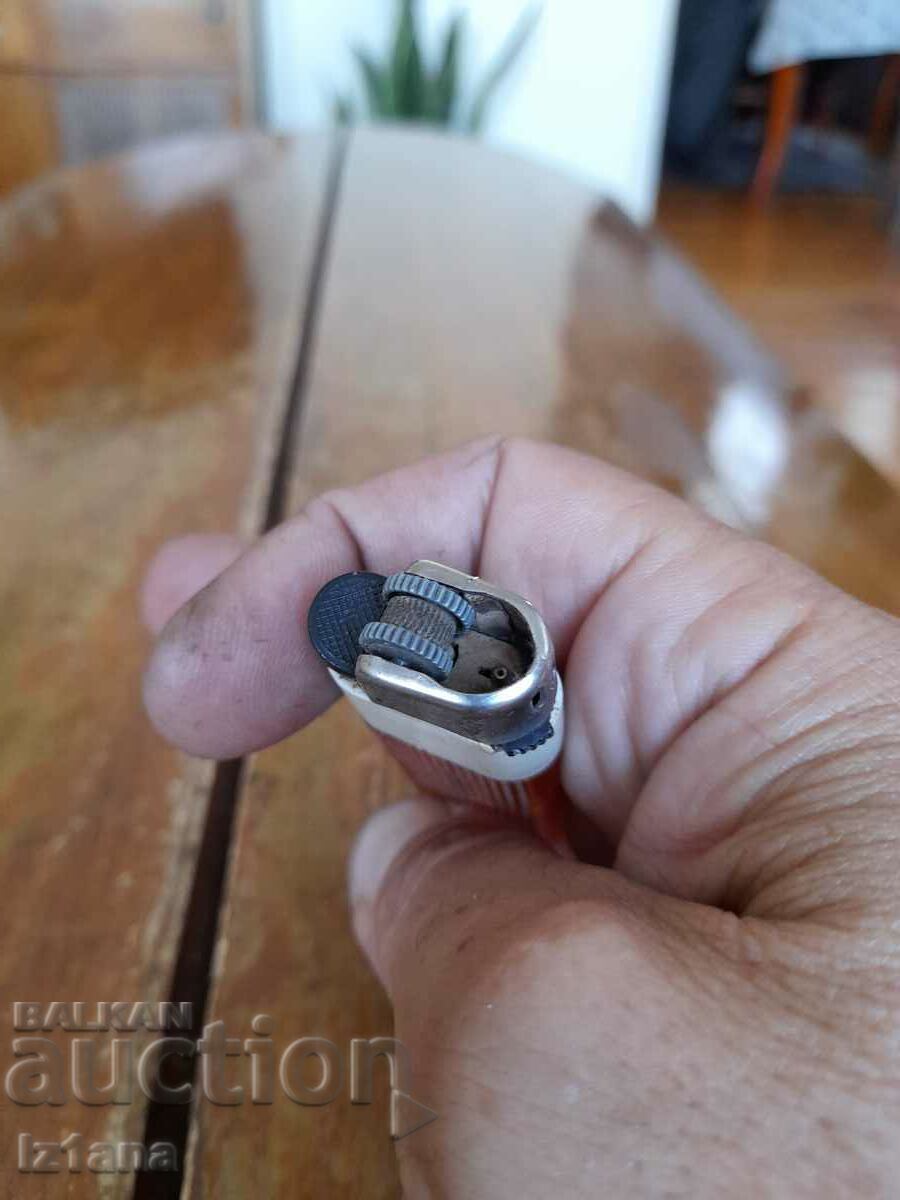 Delivery of An old lighter