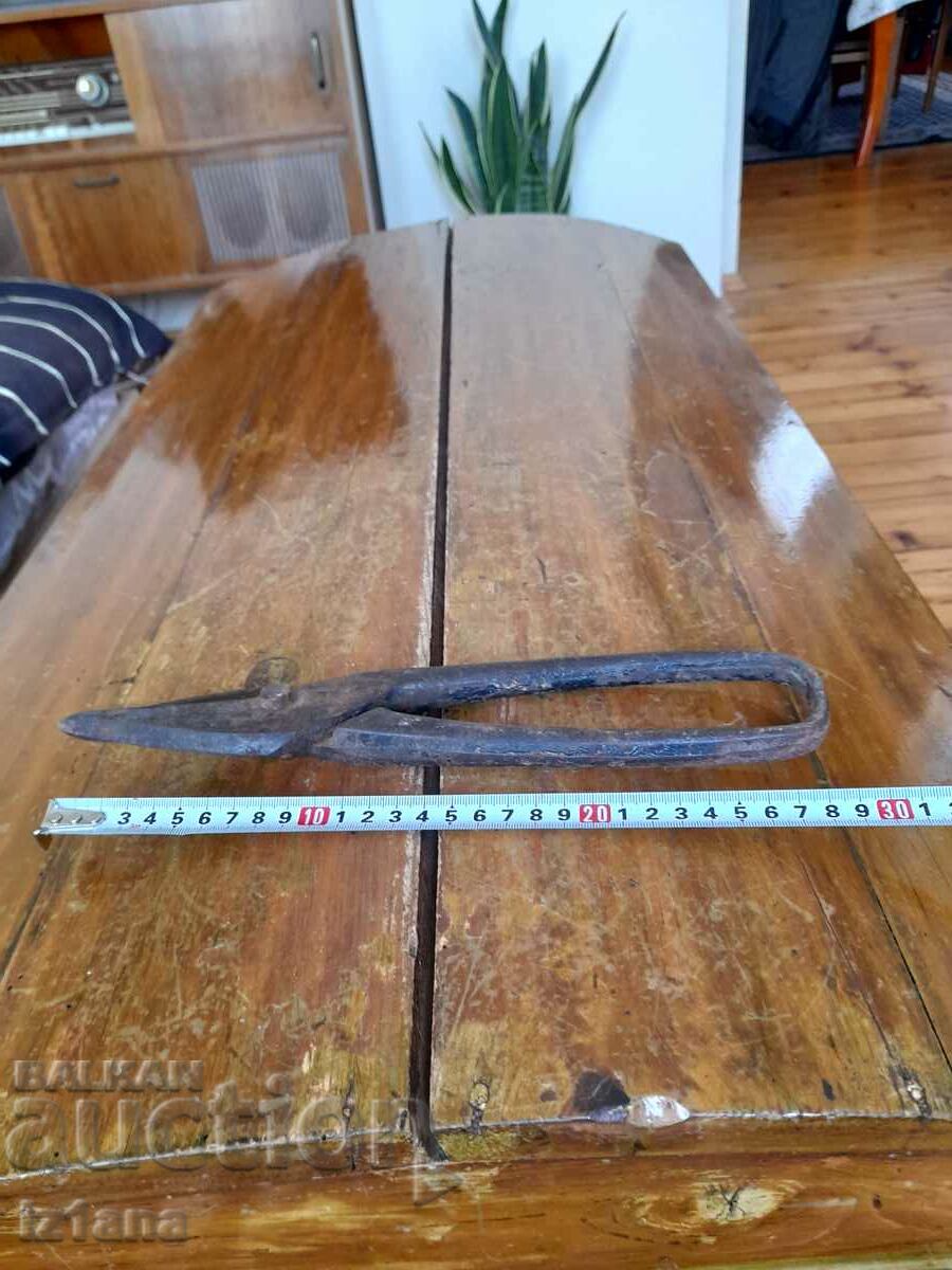 Foarfece vechi pentru tablă cu preț 22.00 BGN | € 11.25 Foarfece vechi pentru tablă cu preț 22.00 BGN | € 11.25