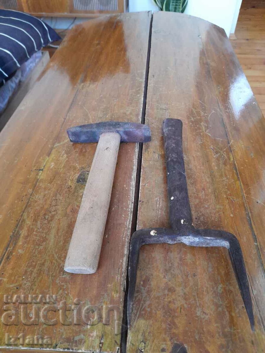 Old hammer and anvil for clipping hair