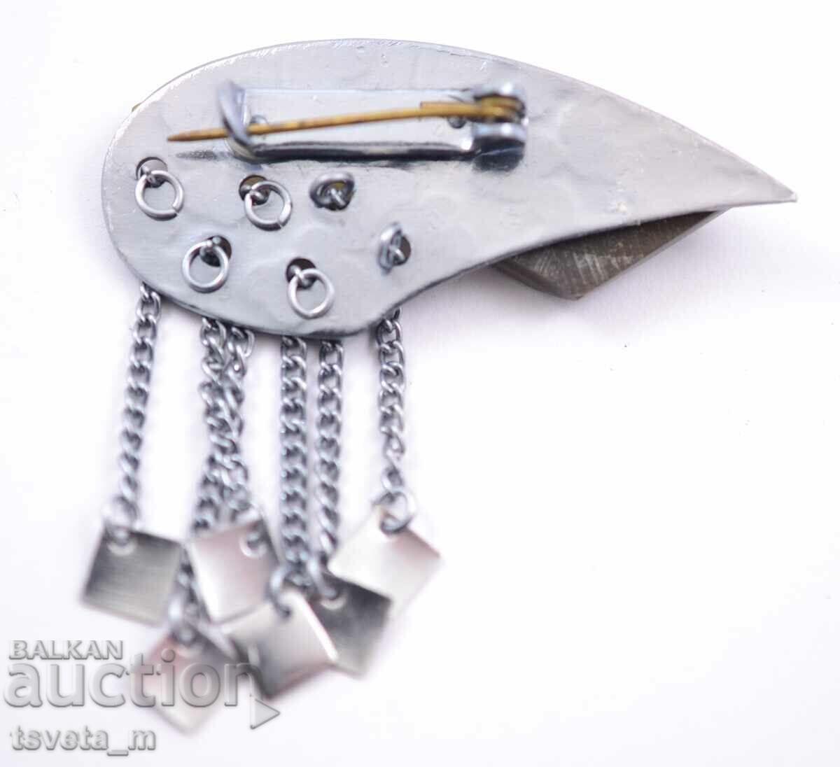 Antique brooch with price 5.00 BGN | € 2.56 Antique brooch with price 5.00 BGN | € 2.56