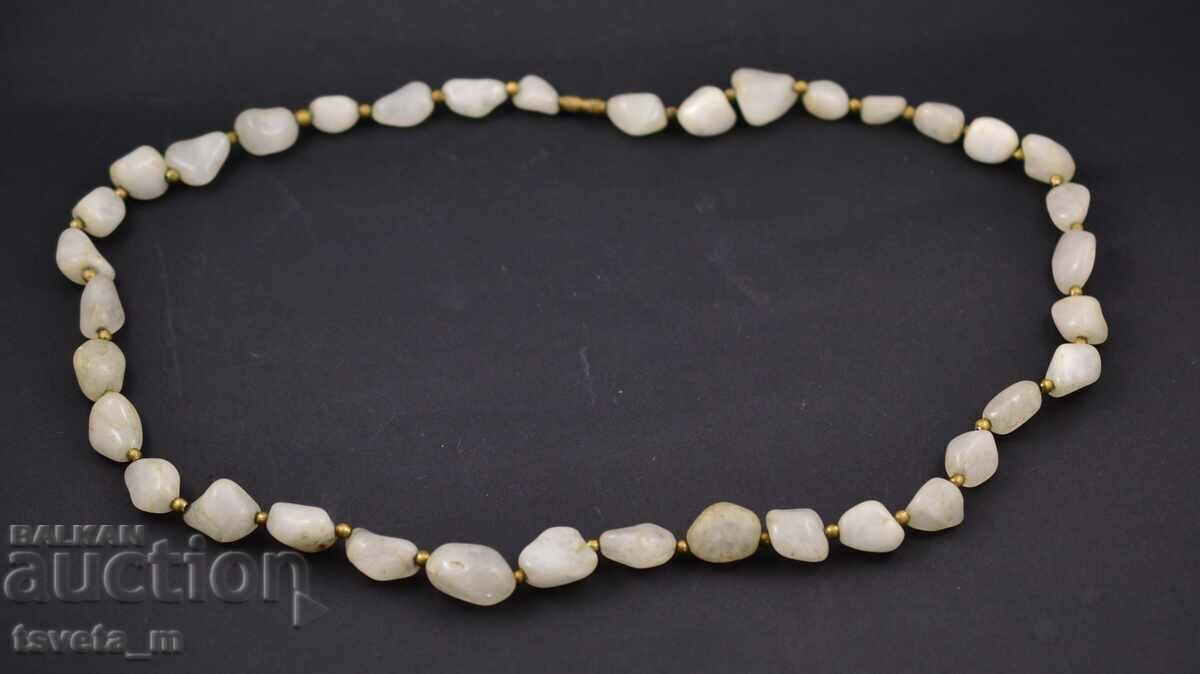 Γεράν, κολιέ με ημιπολύτιμους λίθους Γεράν, κολιέ με ημιπολύτιμους λίθους