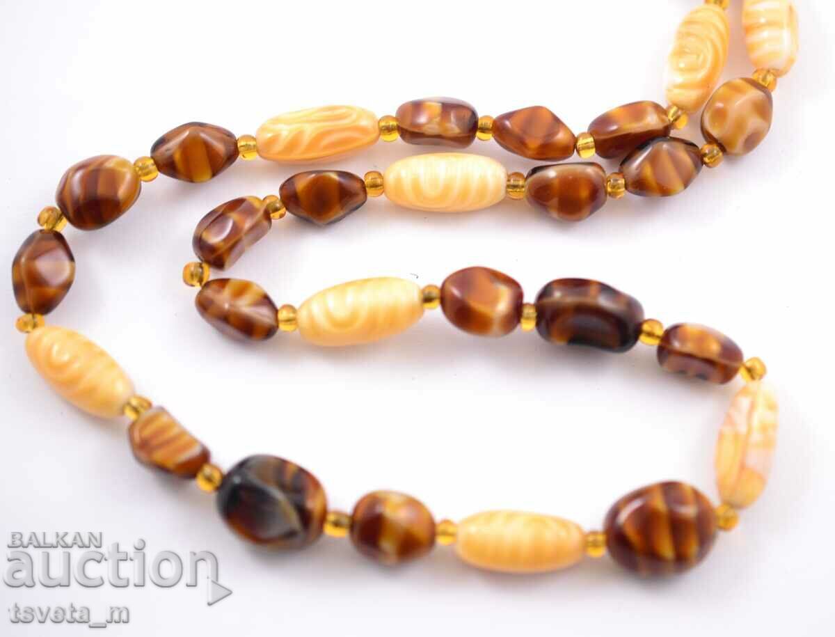 Delivery of Antique necklace, necklace