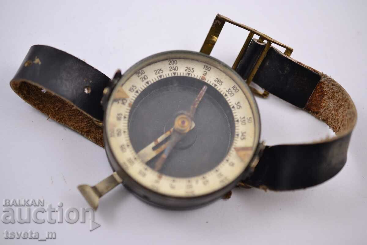 Auction  Military compass with bakelite case