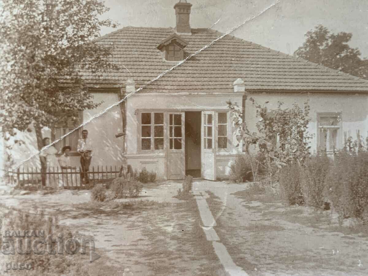 "Teacher Peter Dunovu is staying here" with price 30.00 BGN | € 15.34 "Teacher Peter Dunovu is staying here" with price 30.00 BGN | € 15.34