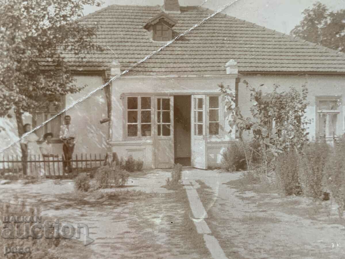 Auction "Teacher Peter Dunovu is staying here" Auction "Teacher Peter Dunovu is staying here"