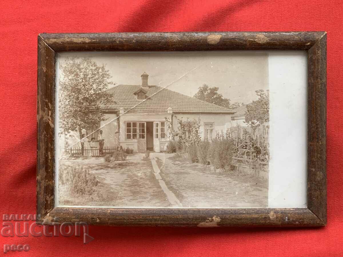 Delivery of "Teacher Peter Dunovu is staying here" Delivery of "Teacher Peter Dunovu is staying here"