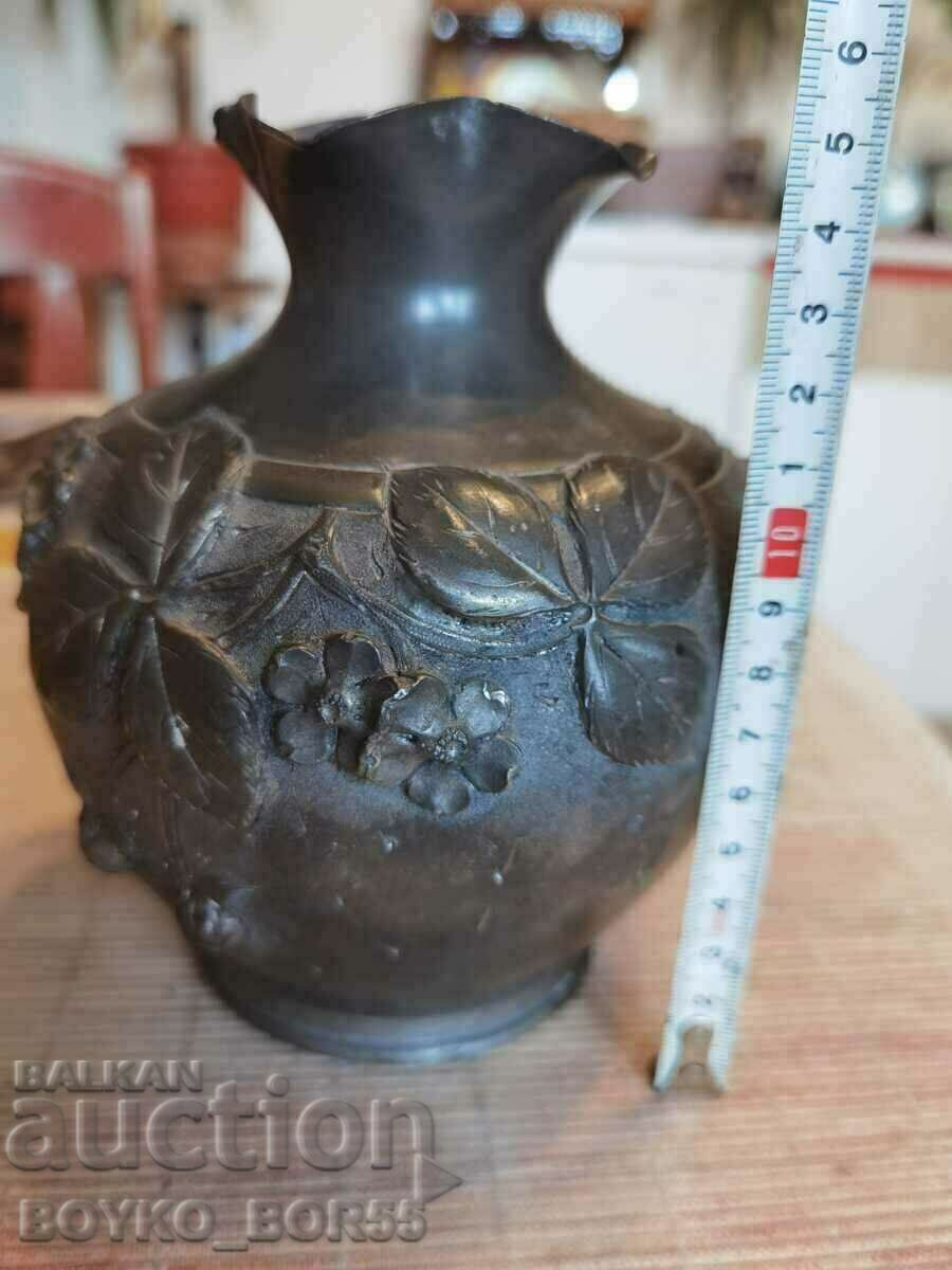 Antique Metal Vase Branded ETAINS D'ART SA, Signed. with price 65.00 BGN | € 33.23 Antique Metal Vase Branded ETAINS D'ART SA, Signed. with price 65.00 BGN | € 33.23