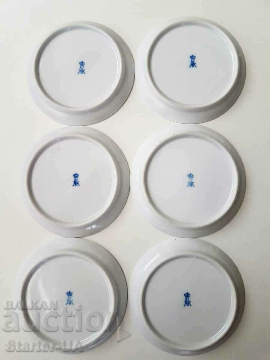 Auction  Porcelain saucers with architectural buildings