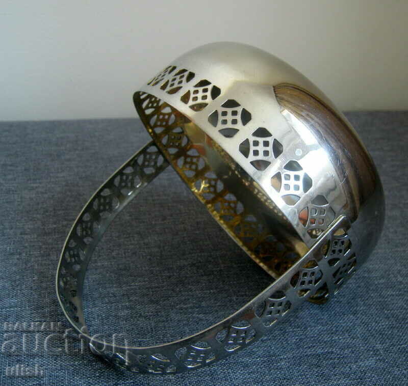 Old metal basket bonbonniere basket with price 10.00 BGN | € 5.11 Old metal basket bonbonniere basket with price 10.00 BGN | € 5.11