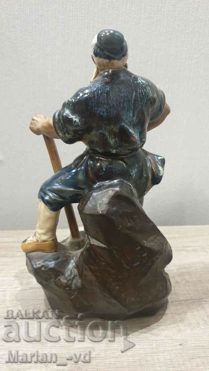 Delivery of Porcelain figure Delivery of Porcelain figure