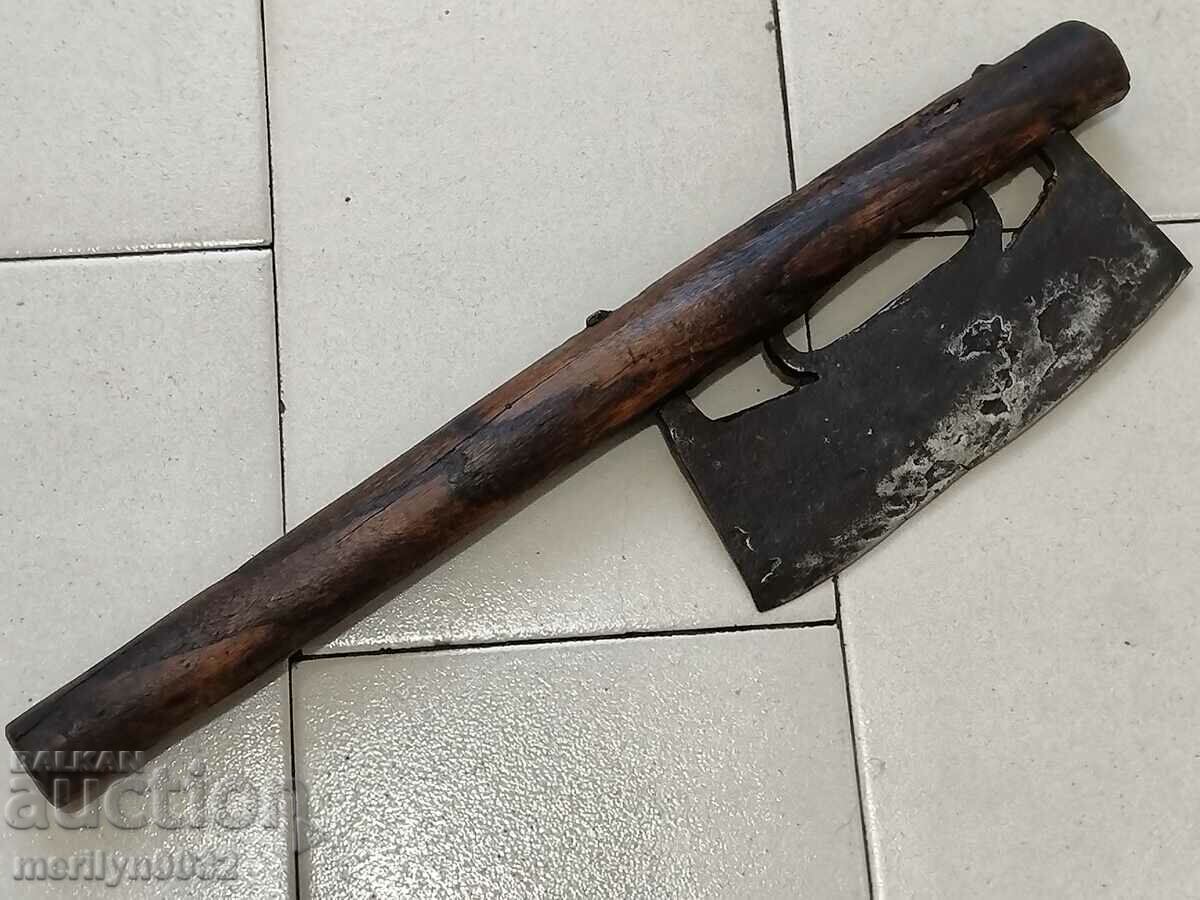 Licitație Topor forjat manual vechi, topor din fier forjat