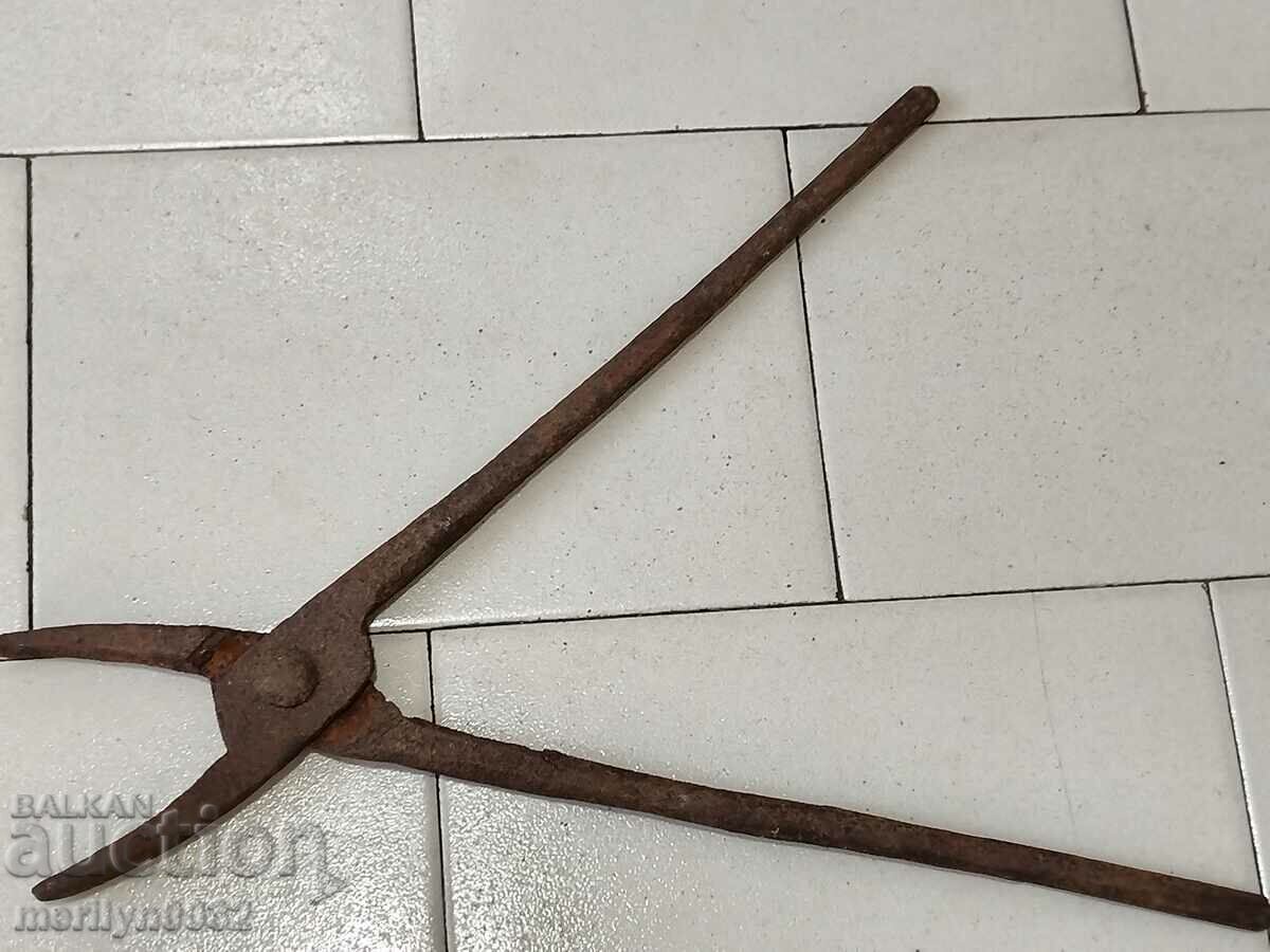 Old blacksmith's tongs, shingles, wrought iron with price 43.00 BGN | € 21.99 Old blacksmith's tongs, shingles, wrought iron with price 43.00 BGN | € 21.99