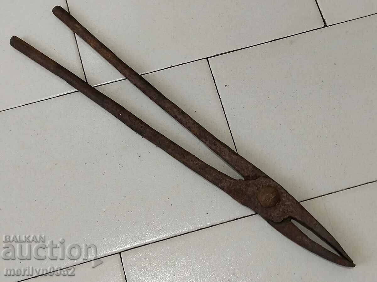 Auction  Old blacksmith's tongs, shingles, wrought iron