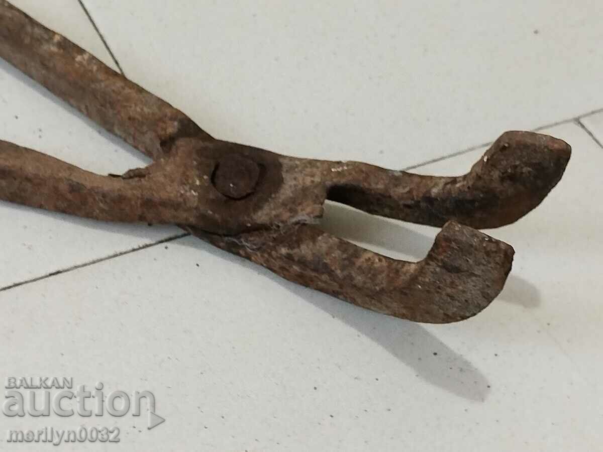 Auction  Old blacksmith's tongs, shingles, wrought iron