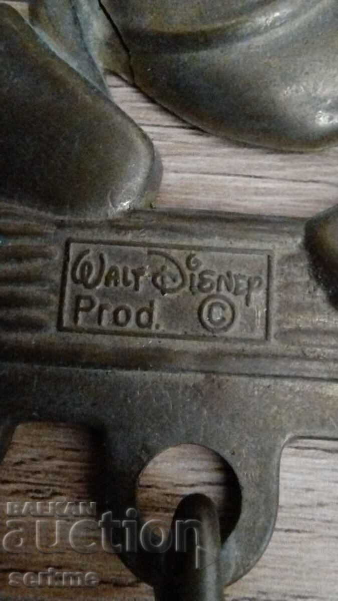 Vintage keychain with price 30.00 BGN | € 15.34 Vintage keychain with price 30.00 BGN | € 15.34