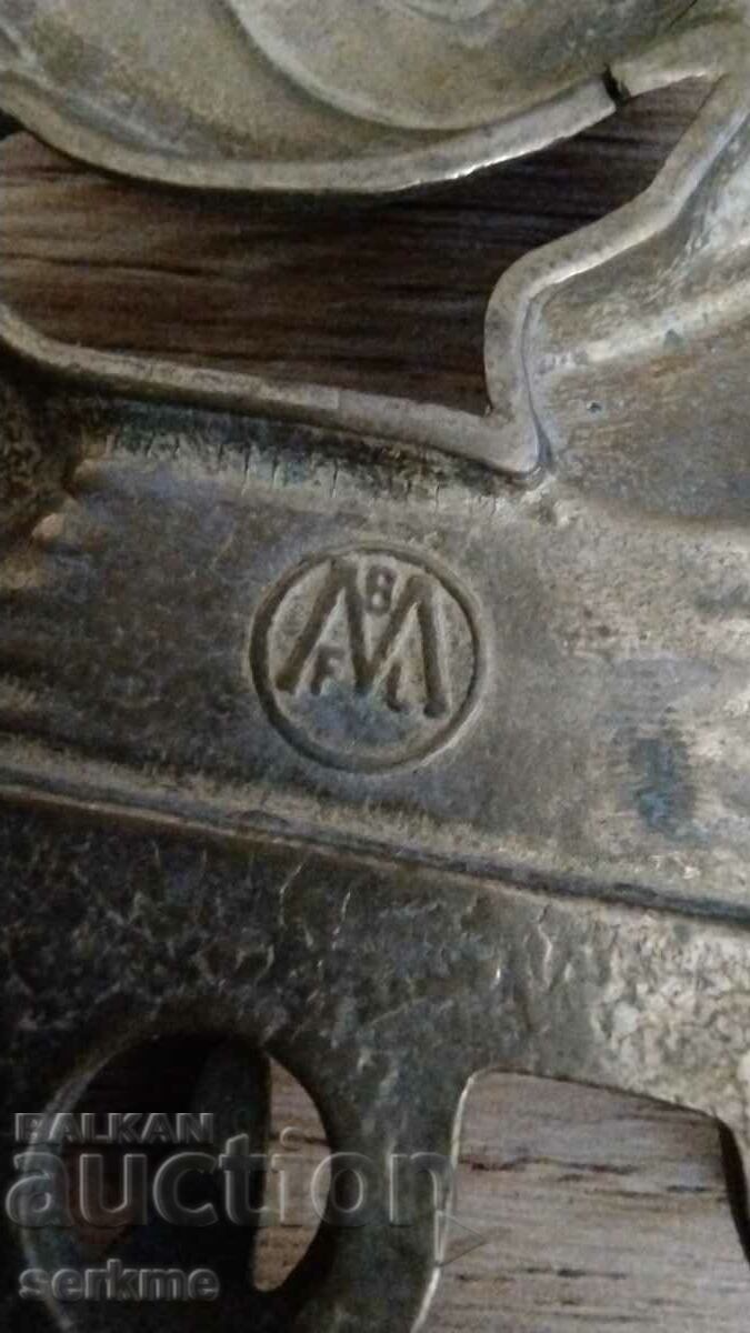 Delivery of Vintage keychain Delivery of Vintage keychain