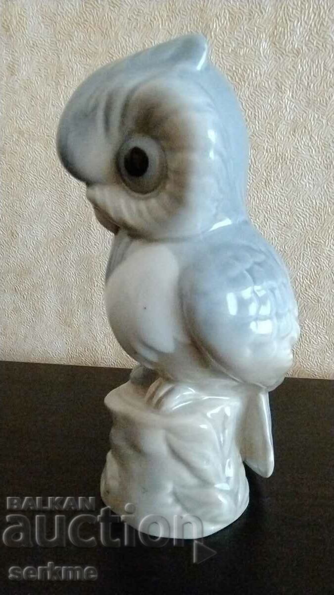 Porcelain figure with price 20.00 BGN | € 10.23 Porcelain figure with price 20.00 BGN | € 10.23