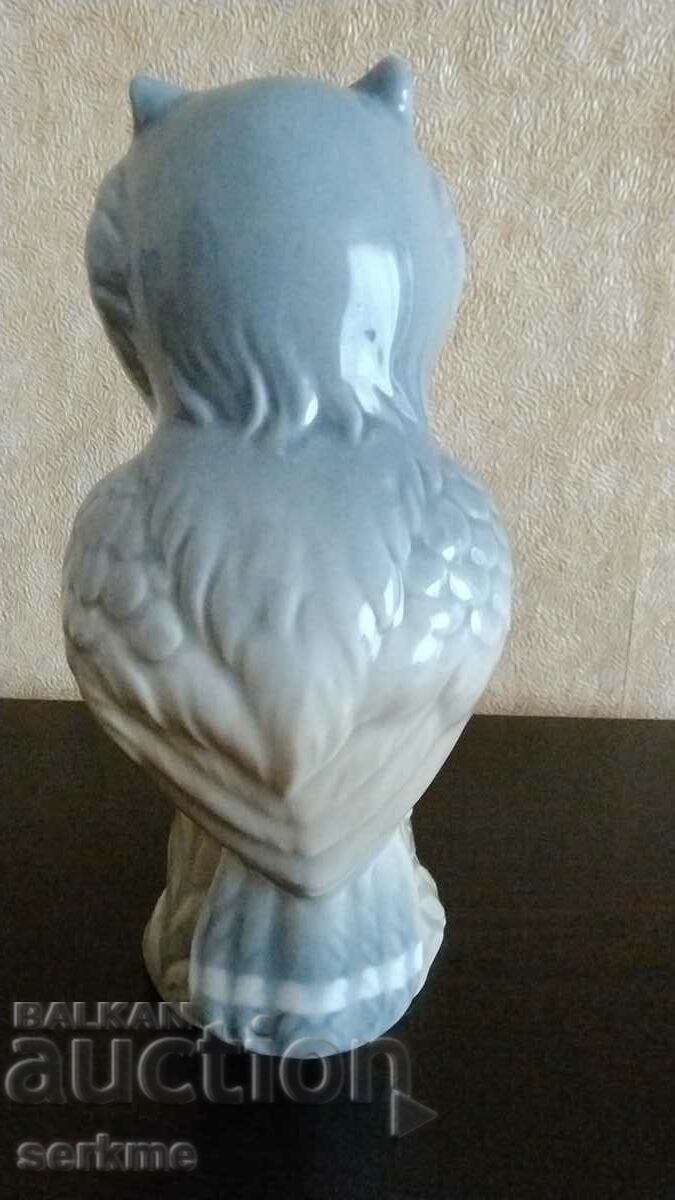 Auction Porcelain figure Auction Porcelain figure