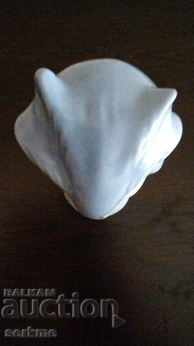 Porcelain figure - 7 Porcelain figure - 7