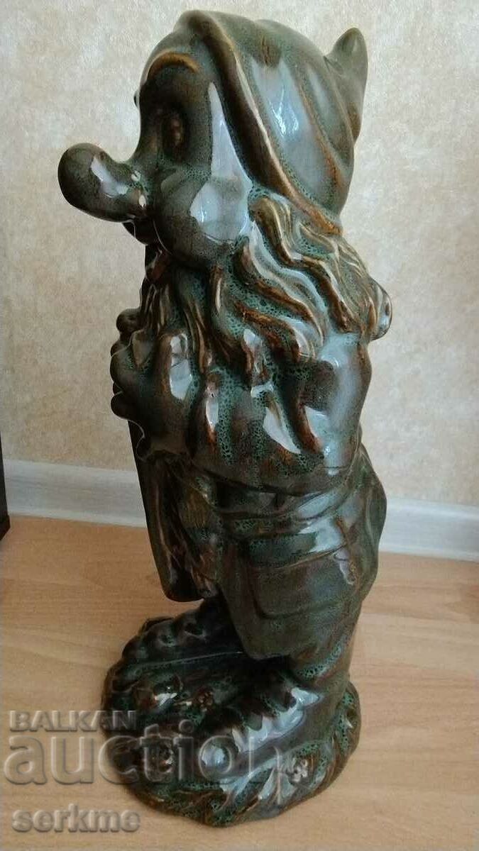 Porcelain figure with price 40.00 BGN | € 20.45 Porcelain figure with price 40.00 BGN | € 20.45