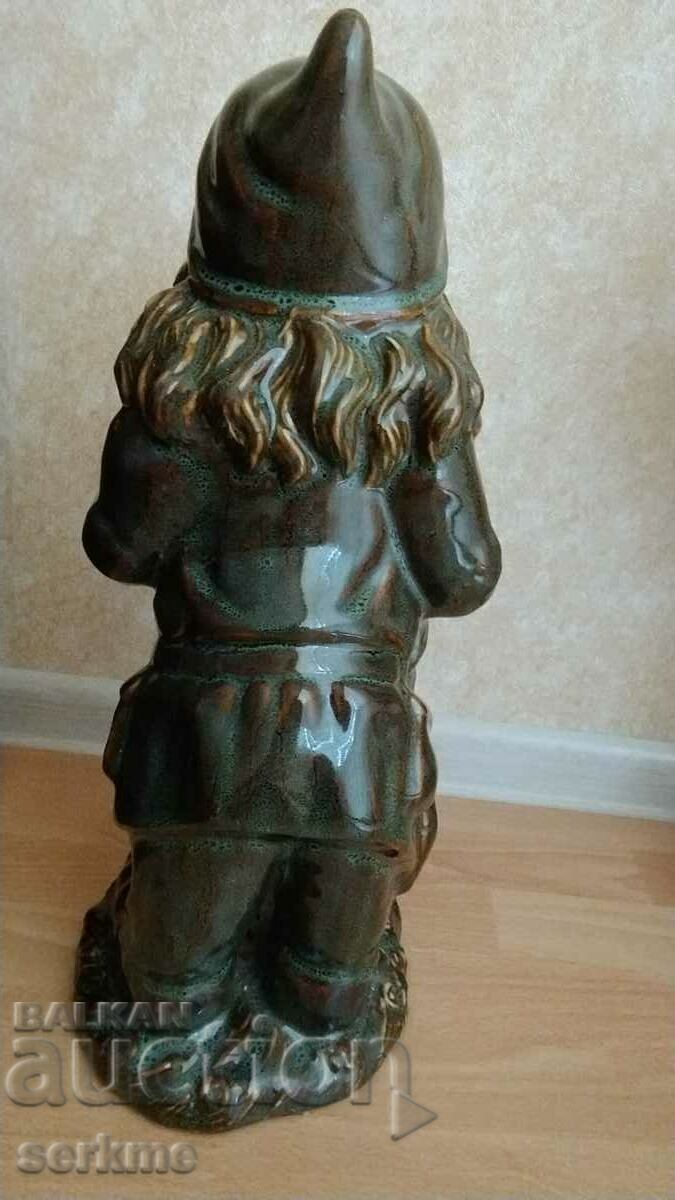 Auction Porcelain figure Auction Porcelain figure