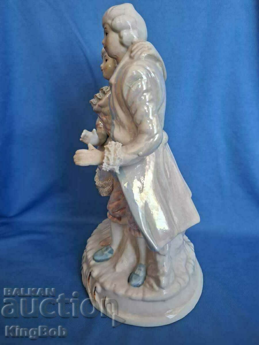 EXCELLENT VINTAGE PORCELAIN FIGURE "DANCERS" with price 24.00 BGN | € 12.27 EXCELLENT VINTAGE PORCELAIN FIGURE "DANCERS" with price 24.00 BGN | € 12.27