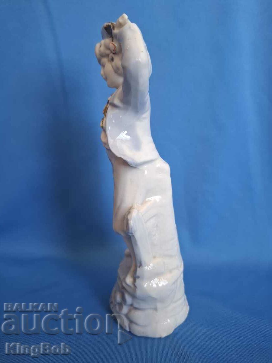 EXCELLENT VINTAGE PORCELAIN FIGURE "FLOWER" with price 10.00 BGN | € 5.11 EXCELLENT VINTAGE PORCELAIN FIGURE "FLOWER" with price 10.00 BGN | € 5.11