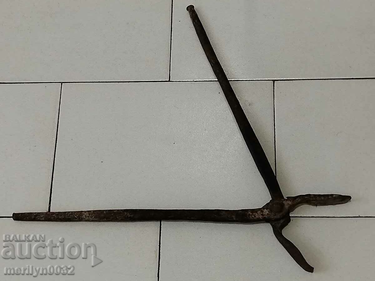 Παλιά λαβίδα σιδηρουργού, έρπητα ζωστήρα, σφυρήλατο σίδερο