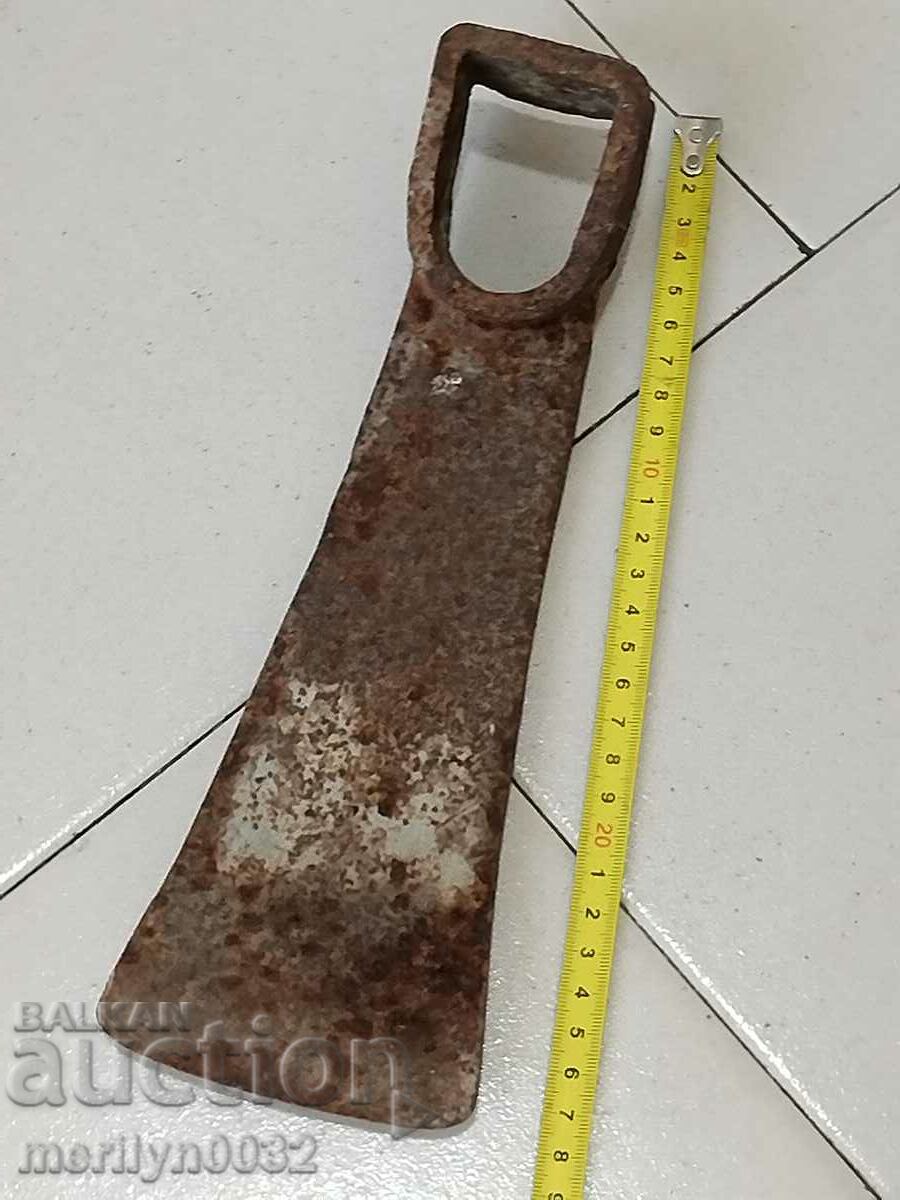 Delivery of Old forged turnhoe, wrought iron, hoe, blade, axe Delivery of Old forged turnhoe, wrought iron, hoe, blade, axe