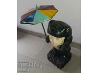 Statuie unica, veche, mare, broasca din lemn cu umbrela