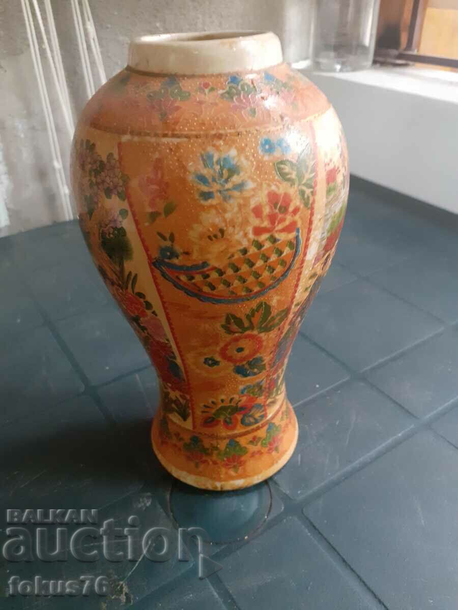 Vază veche din porțelan satsuma cu preț 129.00 BGN | € 65.96 Vază veche din porțelan satsuma cu preț 129.00 BGN | € 65.96