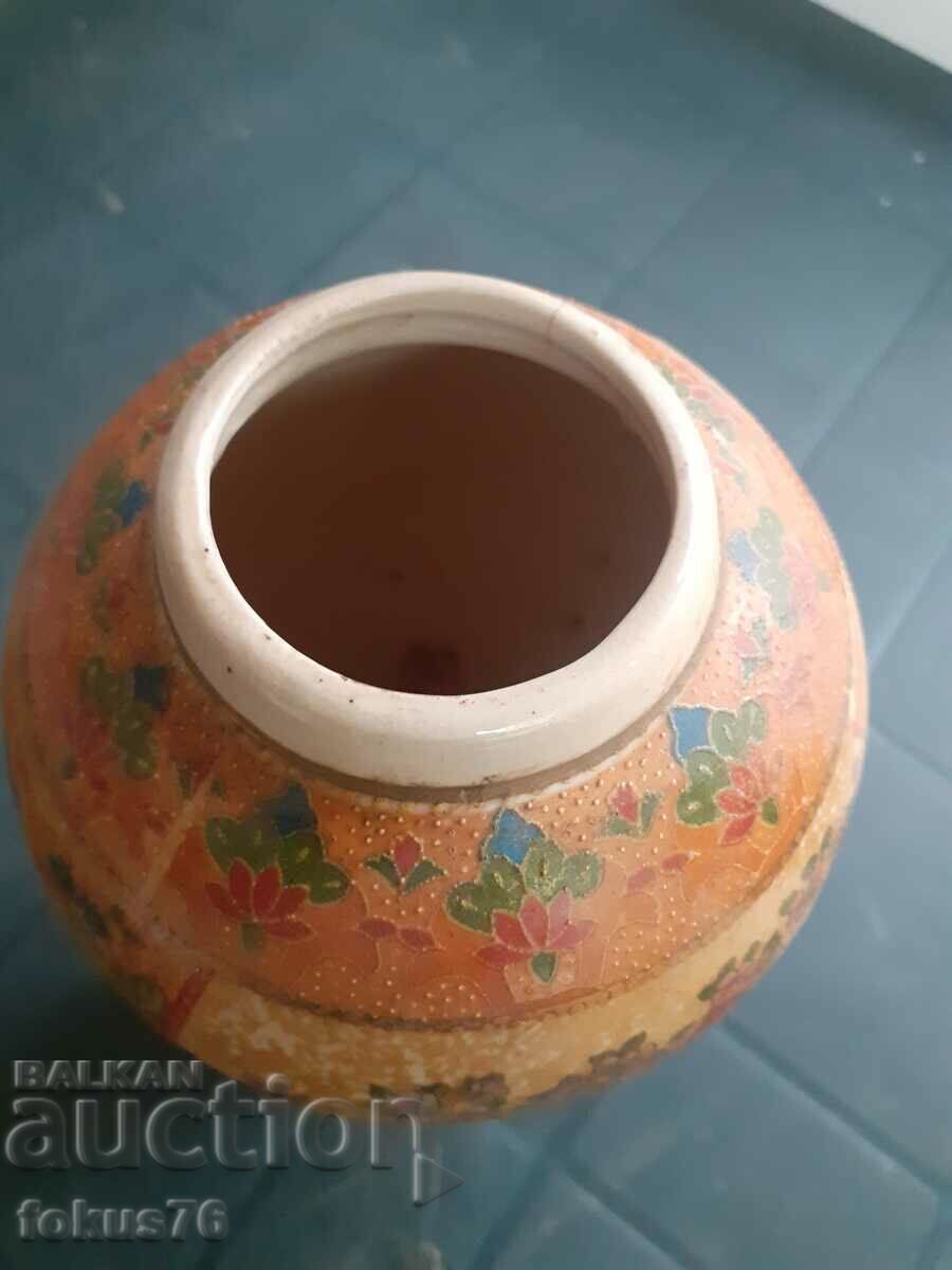 Livrarea Vază veche din porțelan satsuma Livrarea Vază veche din porțelan satsuma