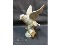 Porcelain sculpture of a bird, height 18 cm - Porcegana