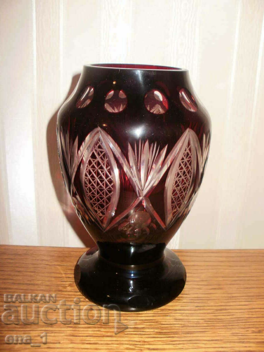 2 beautiful lead crystal vases, 18 cm high. with price 55.00 BGN | € 28.12 2 beautiful lead crystal vases, 18 cm high. with price 55.00 BGN | € 28.12