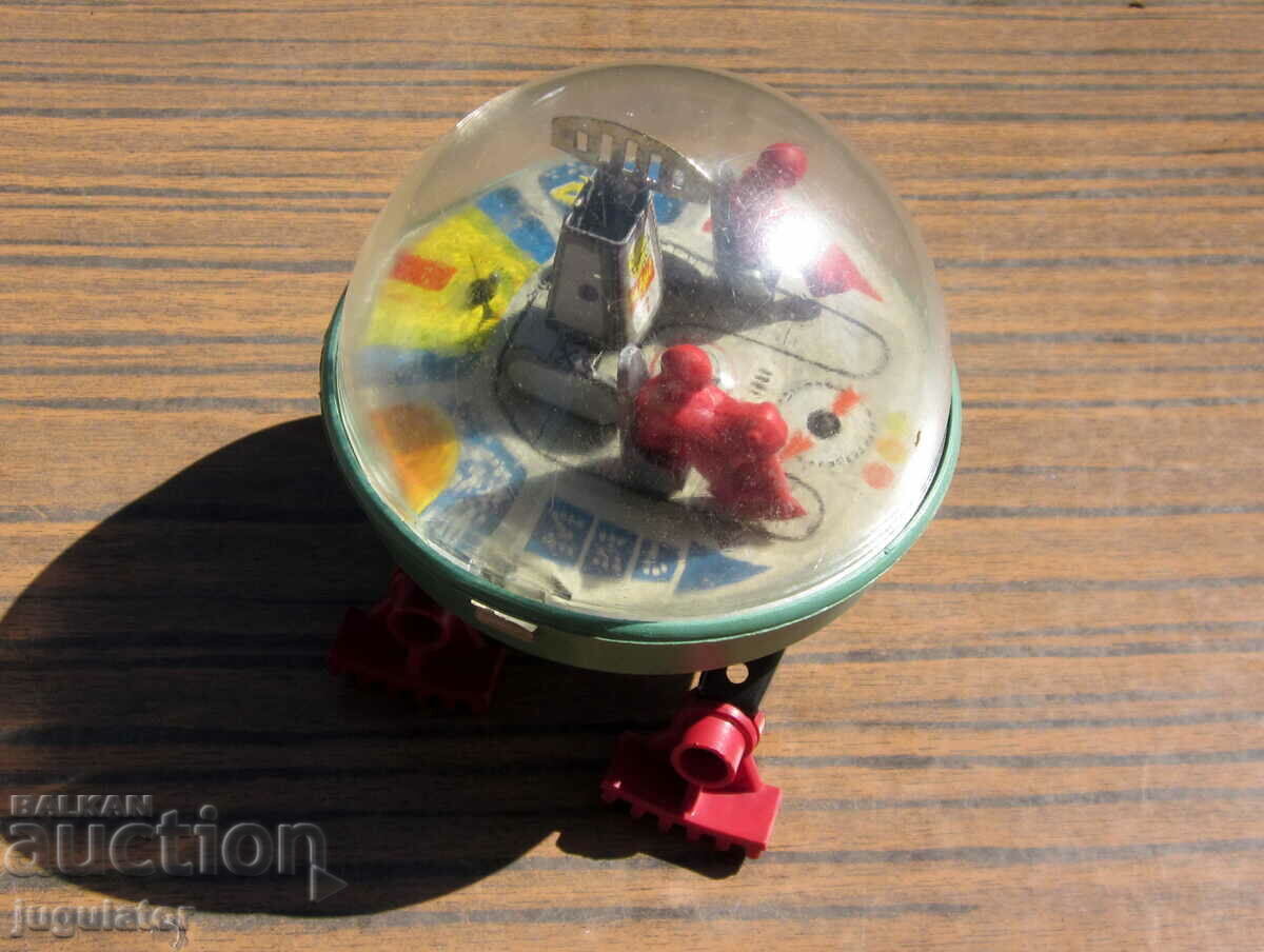 Παράδοση παλιό ρωσικό διαστημικό μηχανικό παιχνίδι σεληνιακό ρόβερ