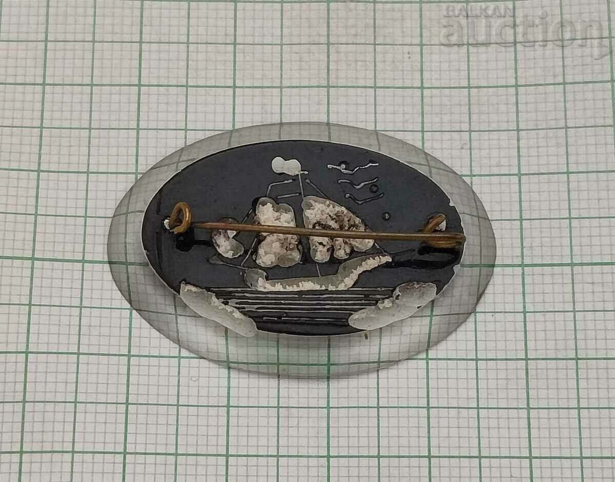 БРОШКА КОРАБЧЕ НАКИТ с цена 10.00 лв. | € 5.11 БРОШКА КОРАБЧЕ НАКИТ с цена 10.00 лв. | € 5.11