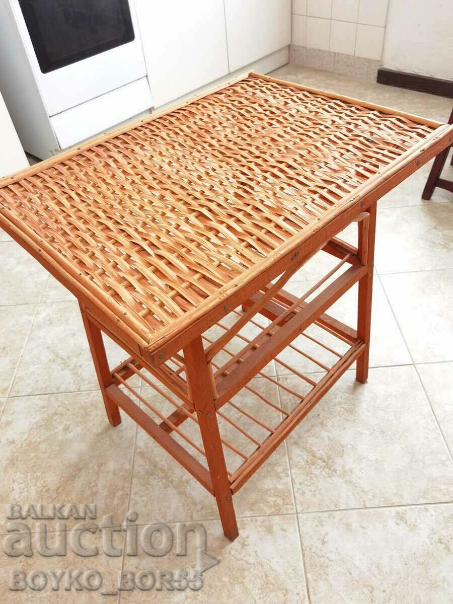 Vintage υπέροχο ψάθινο ορθογώνιο τραπέζι