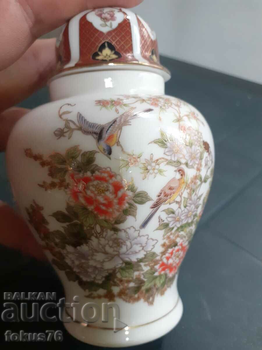 Auction Beautiful old vase jar with lid porcelain Japan Auction Beautiful old vase jar with lid porcelain Japan