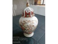 Красива стара ваза буркан с капак порцелан Япония