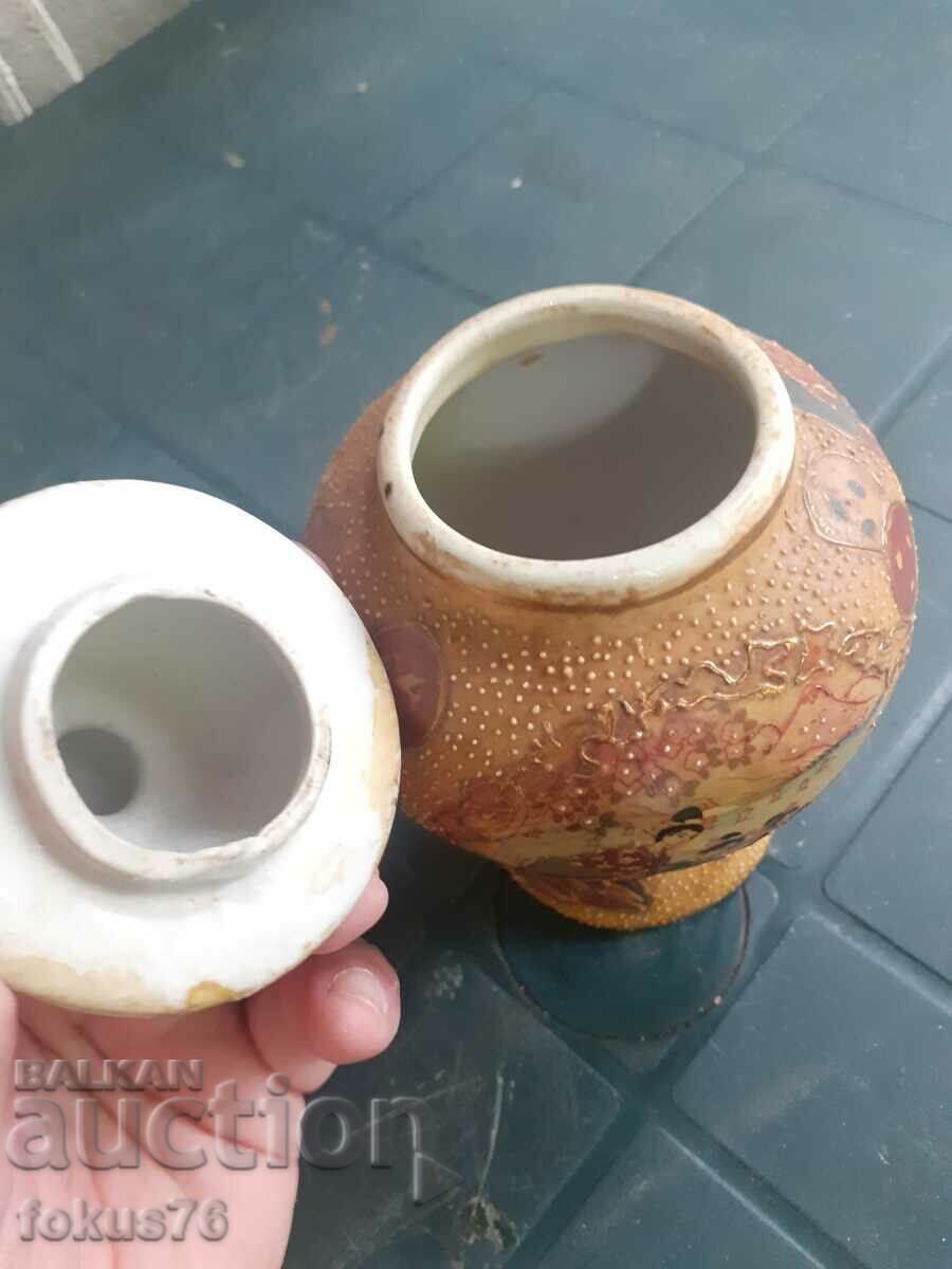 Delivery of Beautiful old satsuma satsuma porcelain jar vase with lid