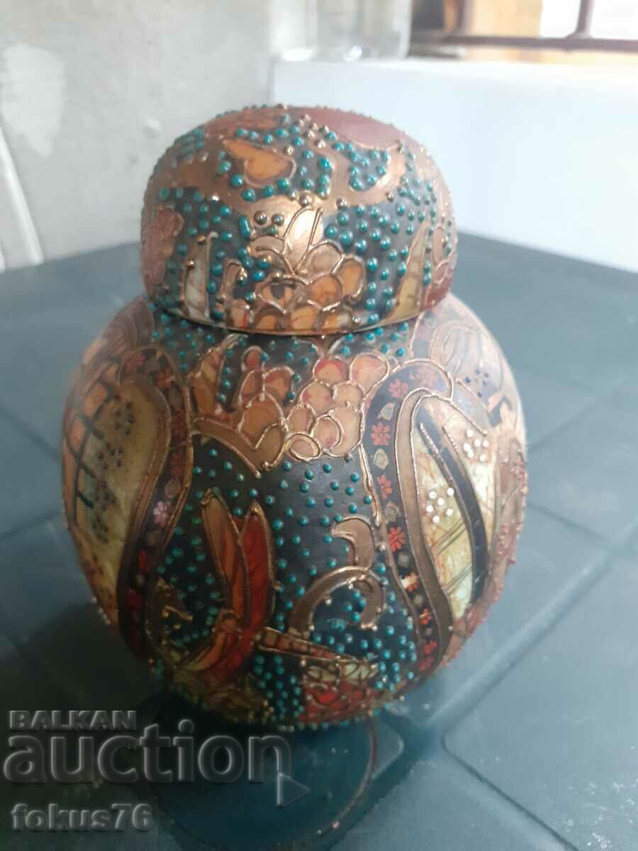 Beautiful old Satsuma satsuma porcelain jar vase with price 390.00 BGN | € 199.40 Beautiful old Satsuma satsuma porcelain jar vase with price 390.00 BGN | € 199.40