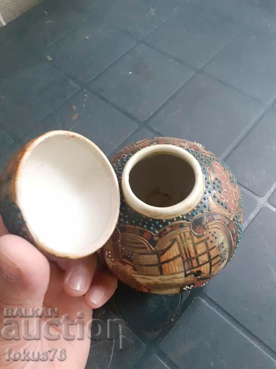 Delivery of Beautiful old Satsuma satsuma porcelain jar vase Delivery of Beautiful old Satsuma satsuma porcelain jar vase