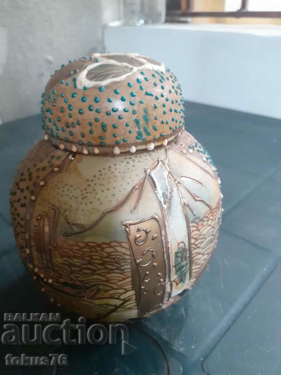 Auction  Beautiful old Satsuma porcelain vase Satsuma gilding