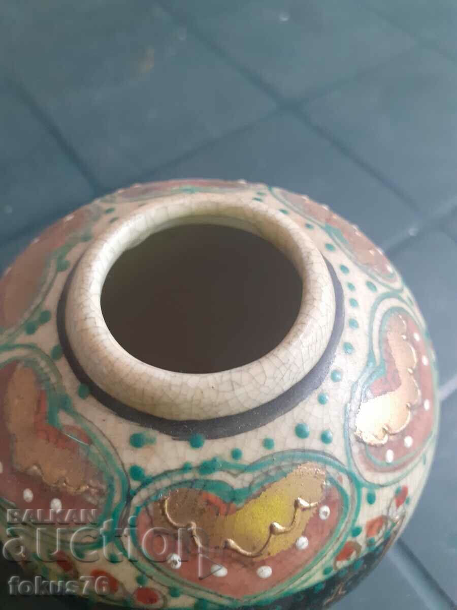 Delivery of A beautiful old Satsuma porcelain vase Delivery of A beautiful old Satsuma porcelain vase