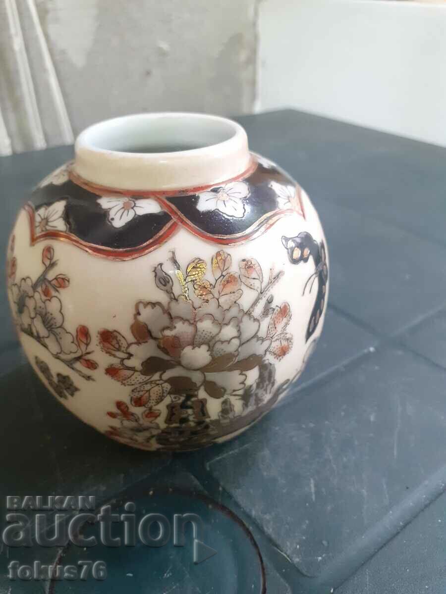 Auction  Beautiful old Satsuma porcelain vase Satsuma marking