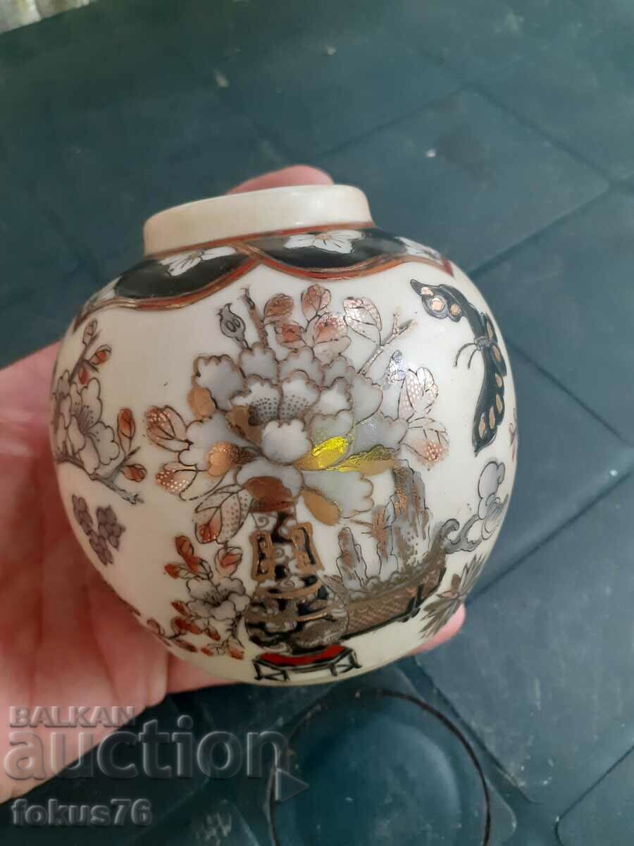 Delivery of Beautiful old Satsuma porcelain vase Satsuma marking